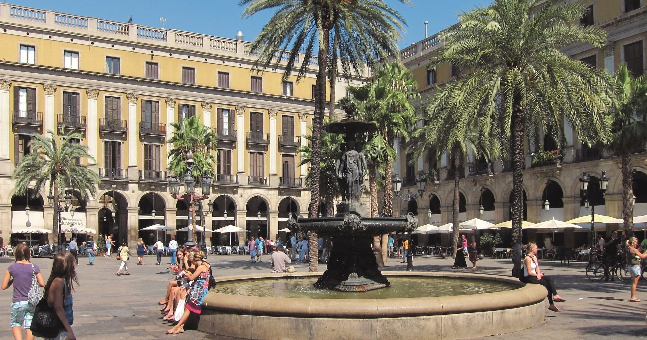 Barcelona Art and Tapas Small Group Walking Tour with Picasso Museum (PM)