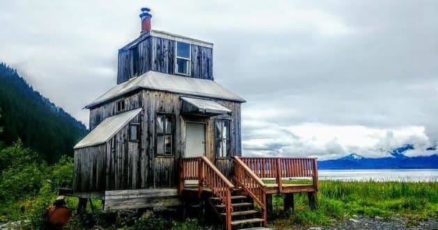 Rocket House Glamping Adventure Cabin