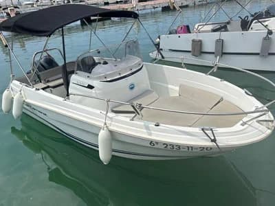 Barco con título Cap Camarat 550