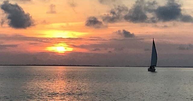Jolly Mon 2 Hour Sunset Sail (up to 6 guests)