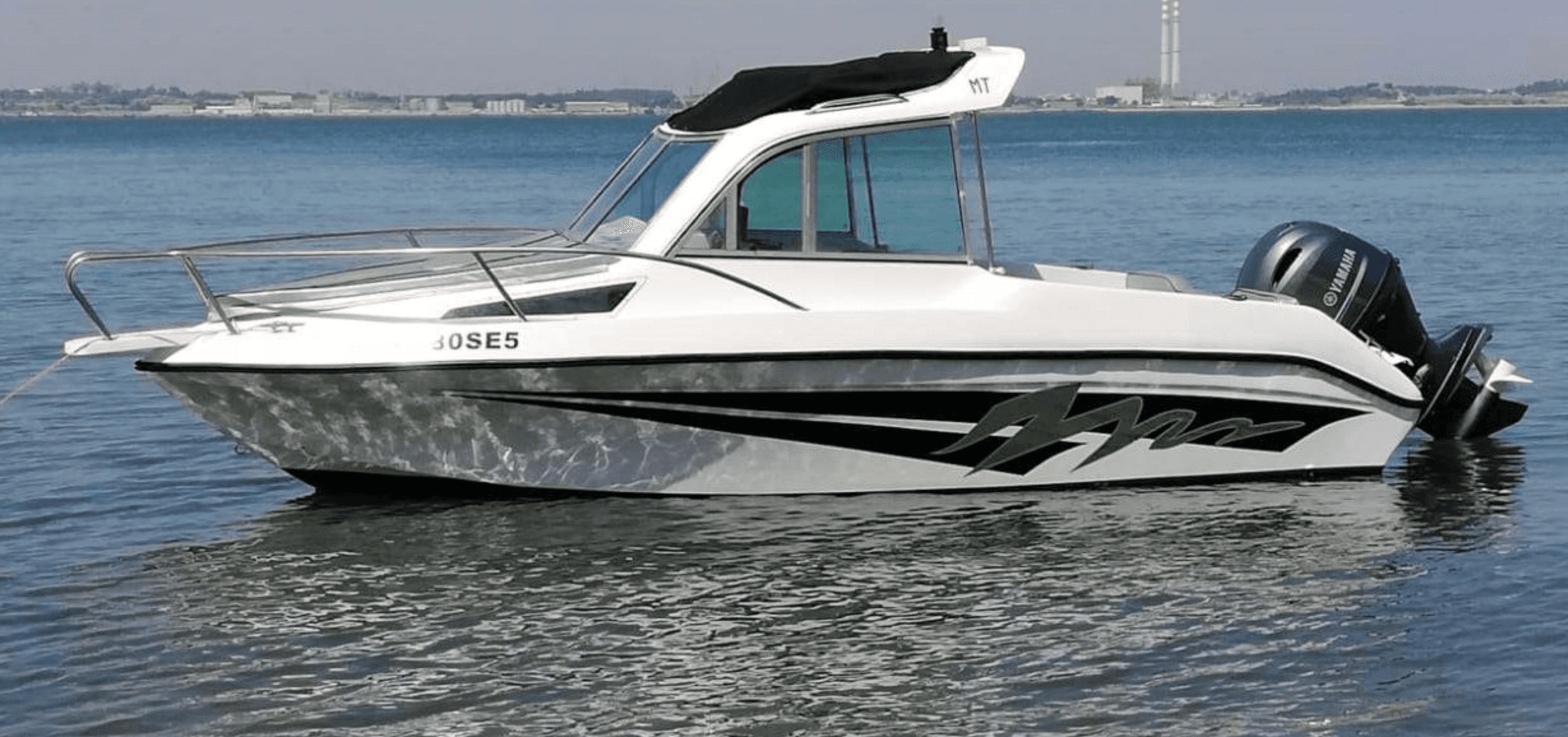 Bateau à moteur 6 places