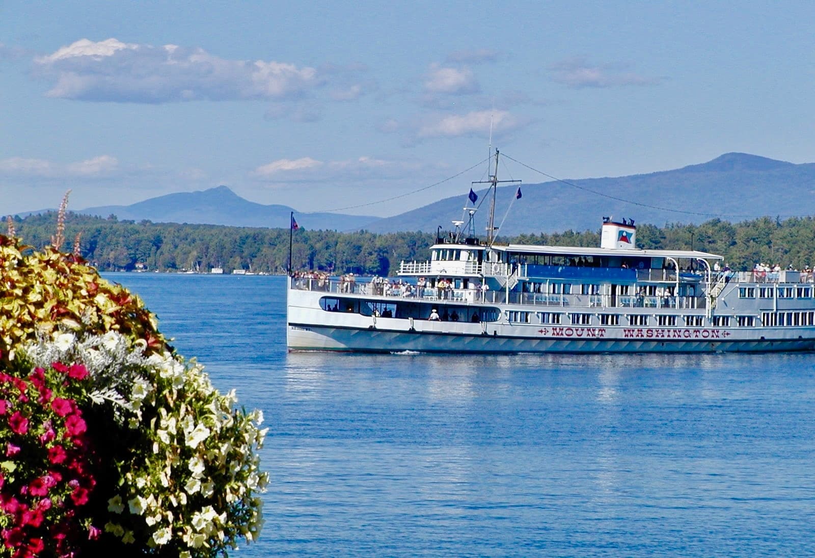 Sunday Brunch Cruise from Weirs Beach