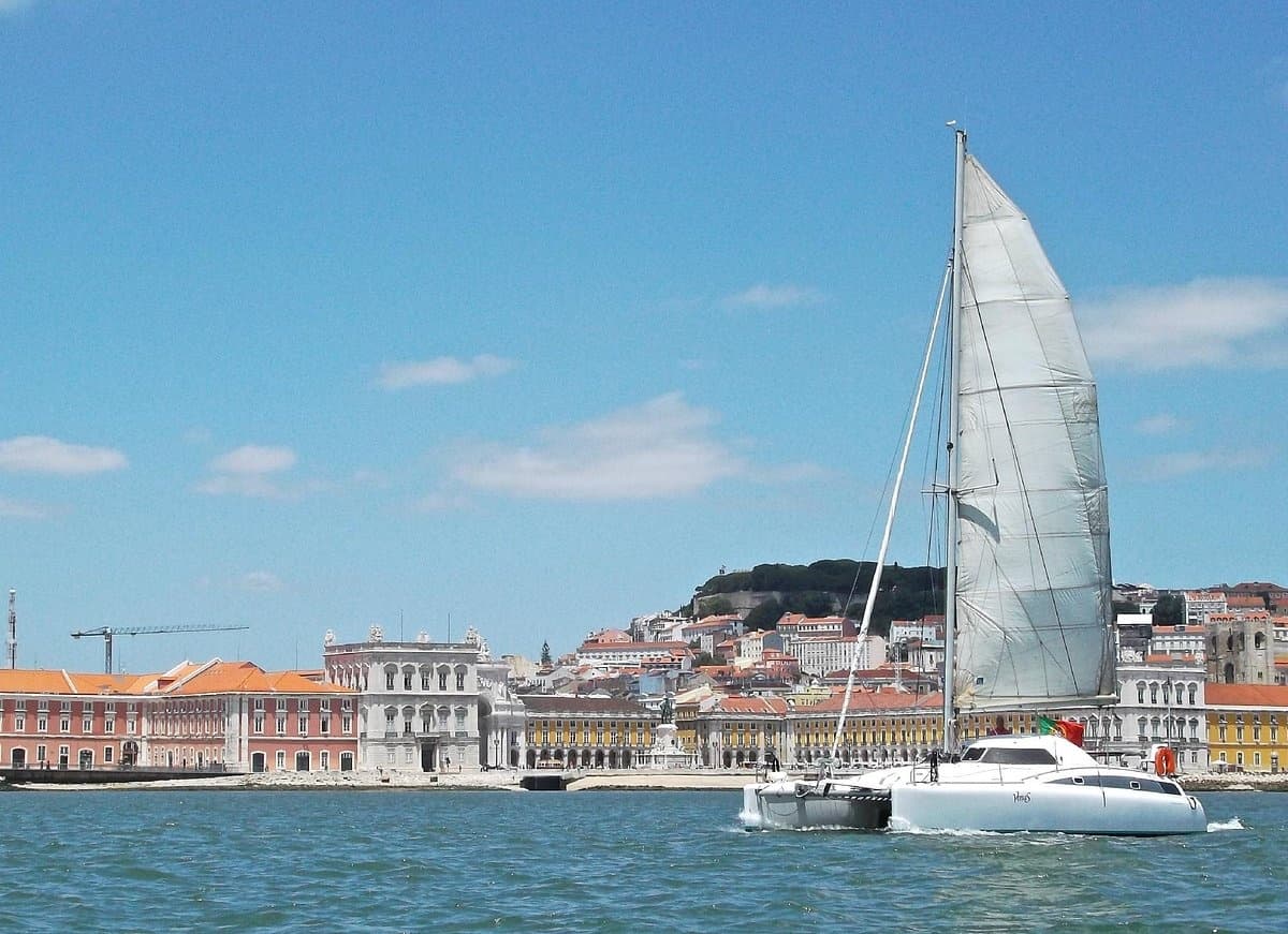 Catamaran - Private Tour in Lisbon