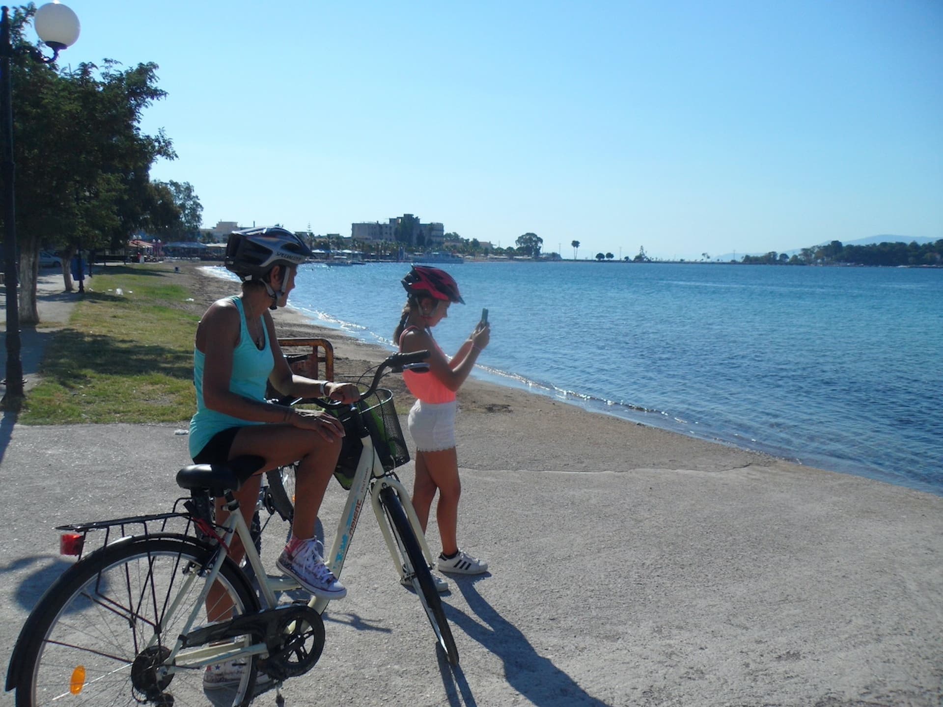 Family Cycling / Eretria