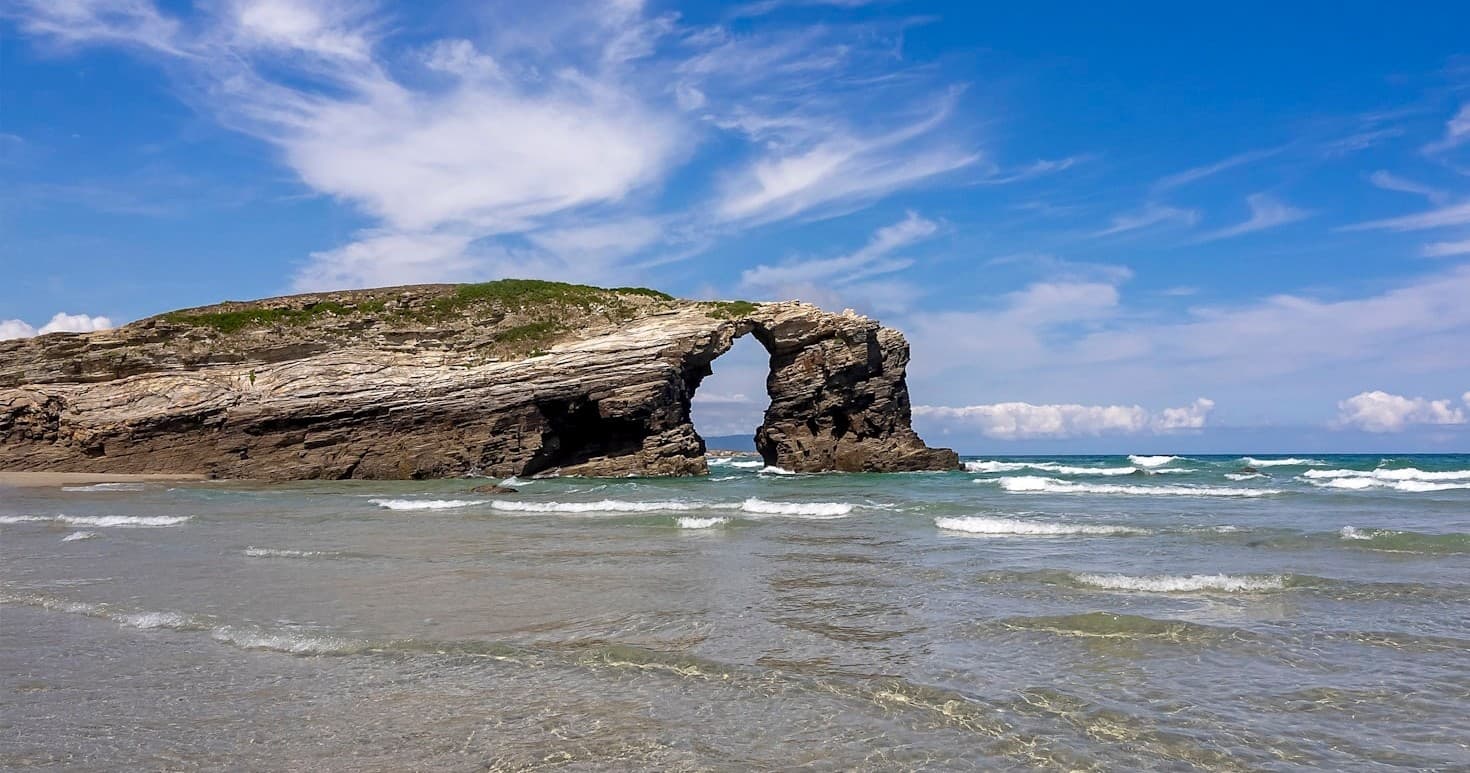 Playa de las Catedrales, Lugo y Ribadeo desde Santiago de Compostela