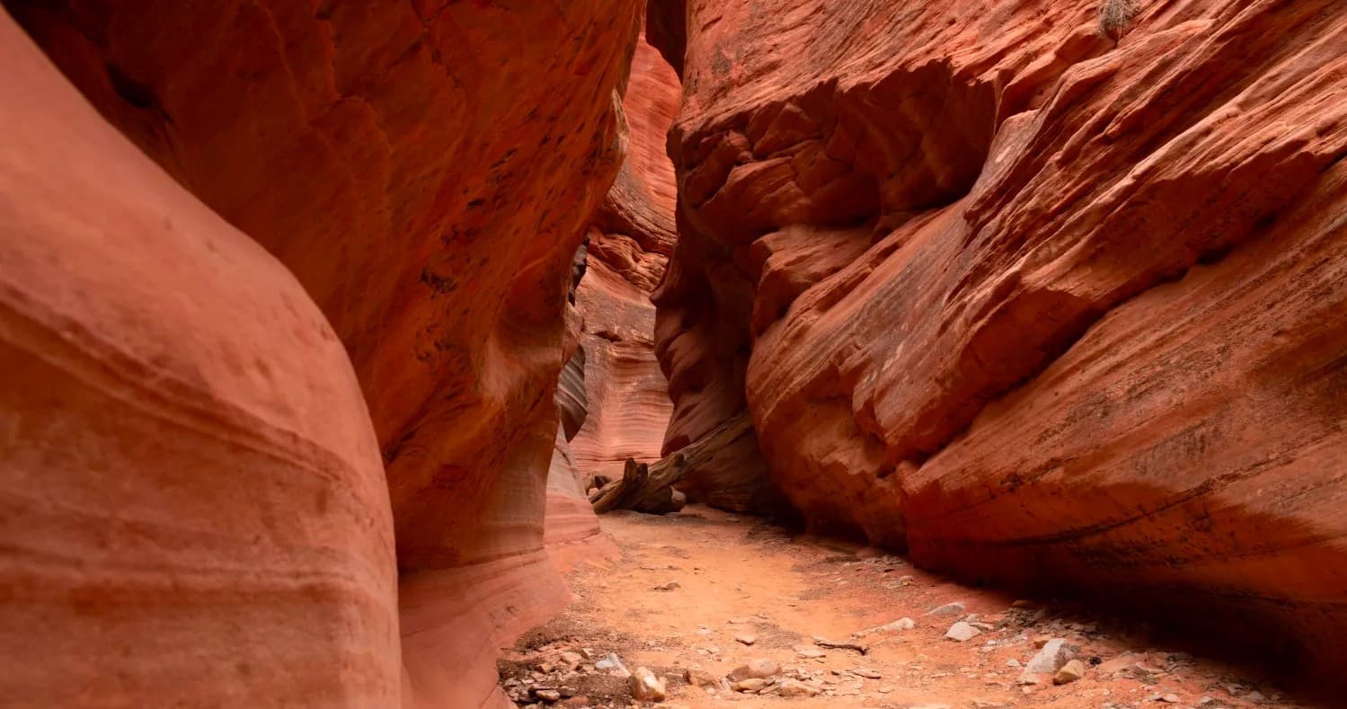 Group Peekaboo Slot Canyon