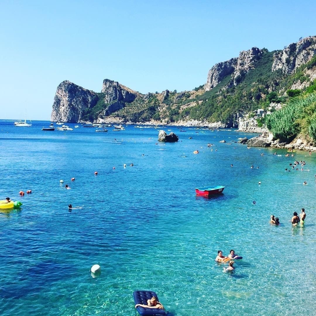 Private Boat Tour of Amalfi Coast & Li Galli islands with stop in Nerano for Lunch