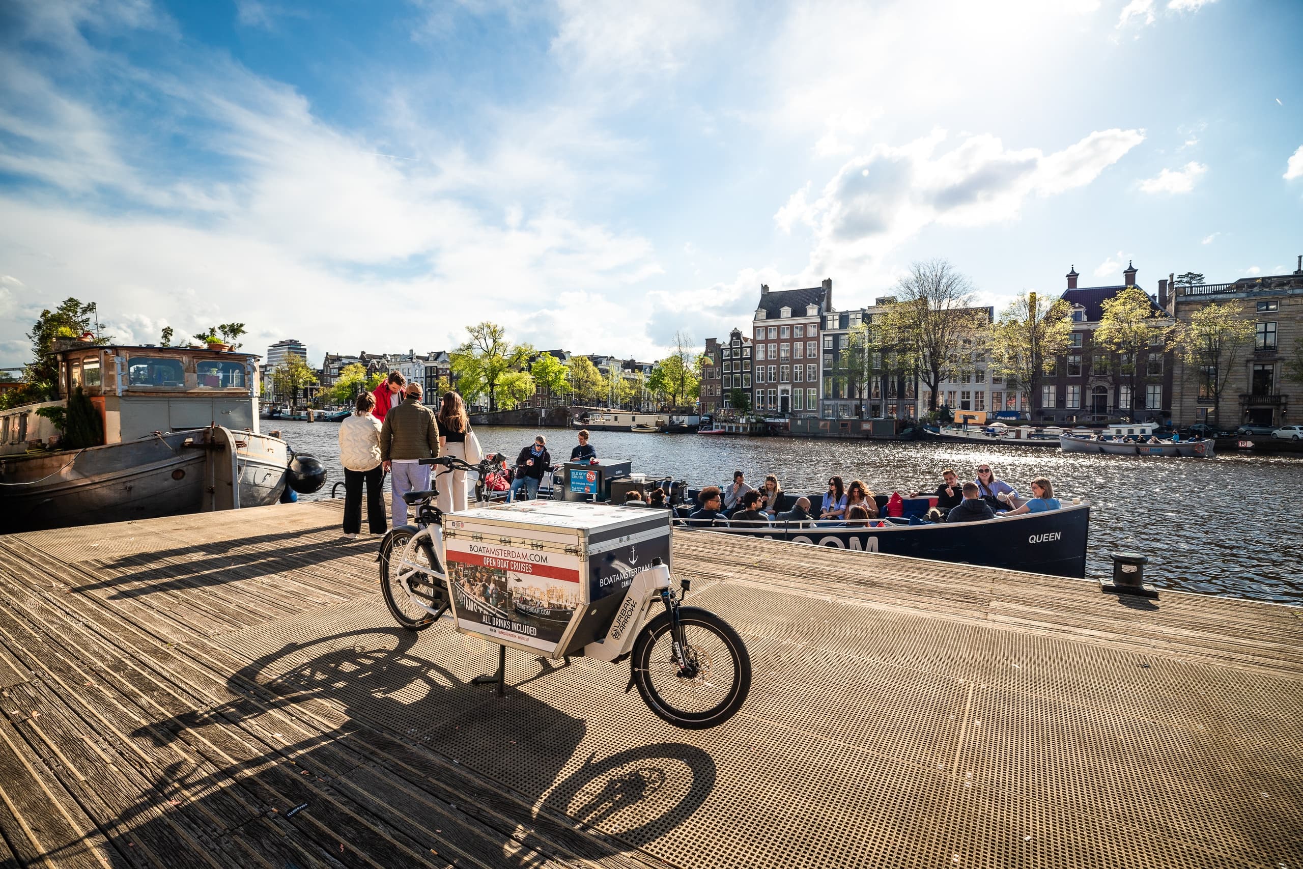 Canal Cruise in Beautiful OLD CITY CENTRE with Open Boat in Amsterdam
