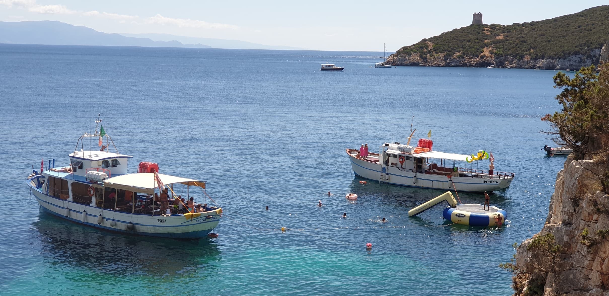 Gita in barca tre ore con aperitivo nella rada di Alghero