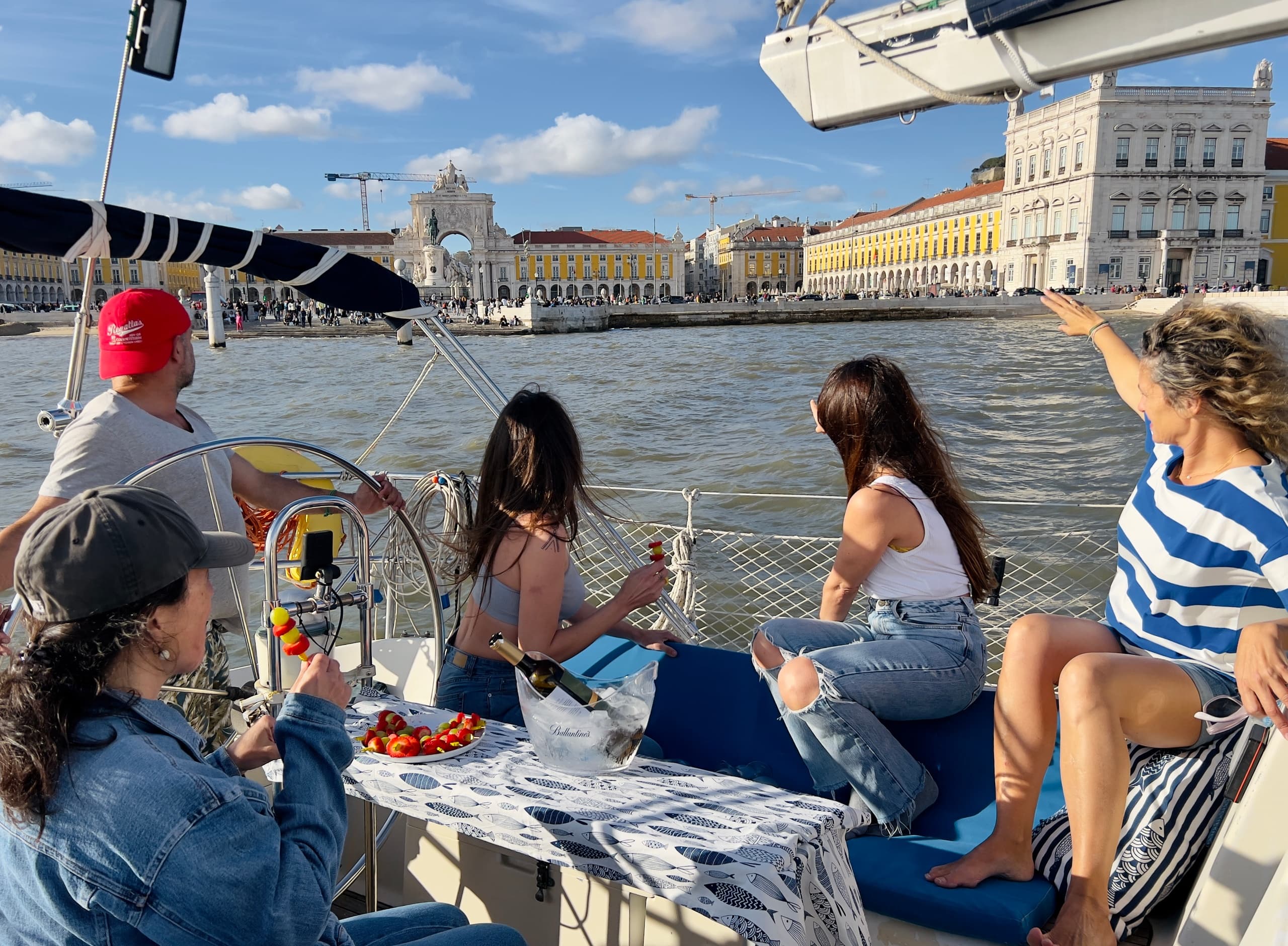 Lisbon Sightseeing Tour - Lisbon's historic district