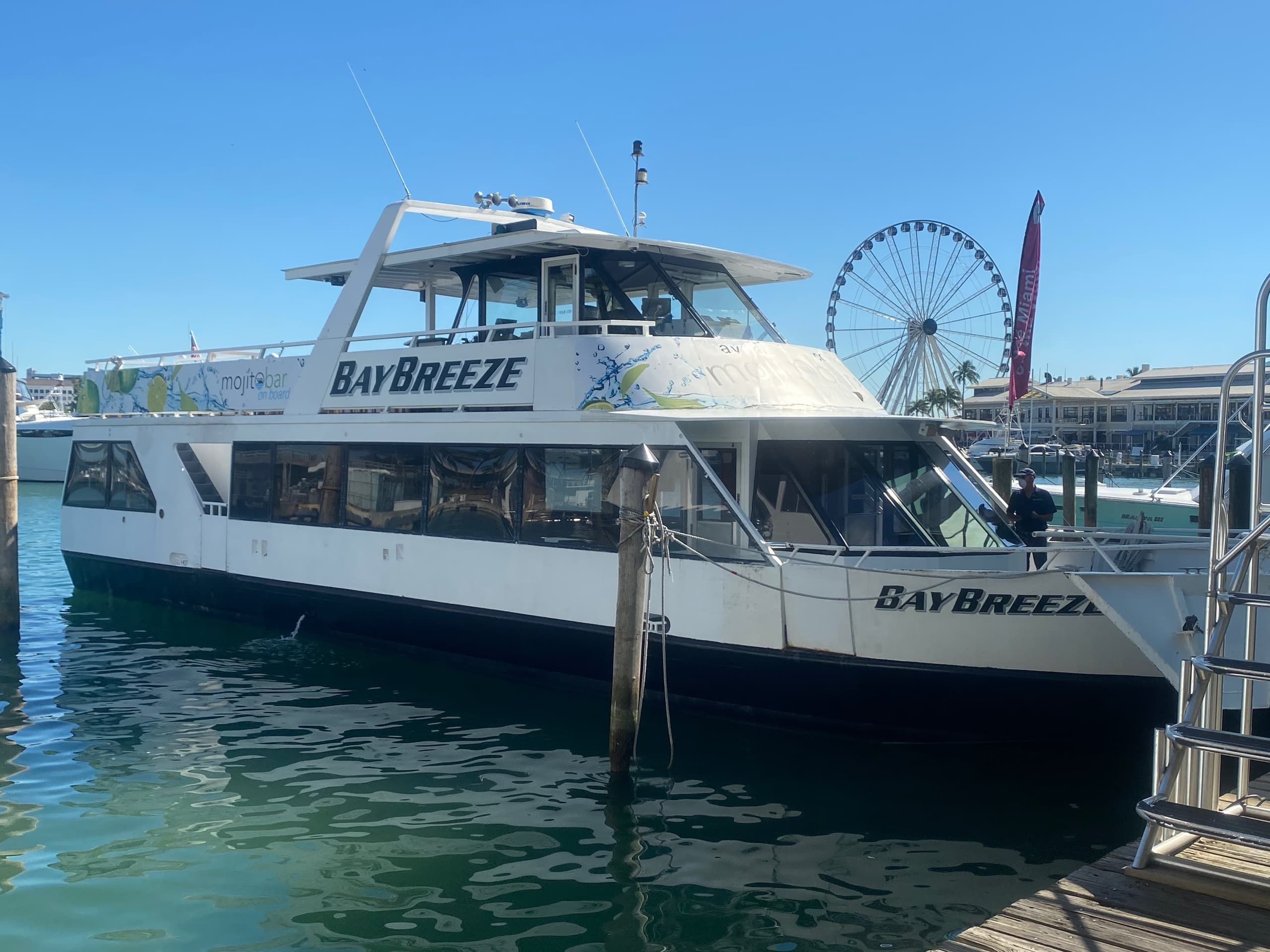 Miami Skyline: Happy Hour Sightseeing Sunset Cruise & Millionaire Homes