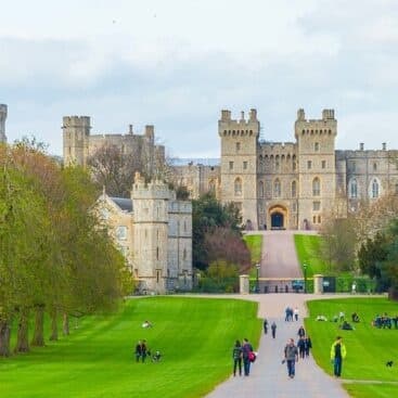 Royal Windsor Luxury Tour with Expert Guide • Experienced Chauffeur