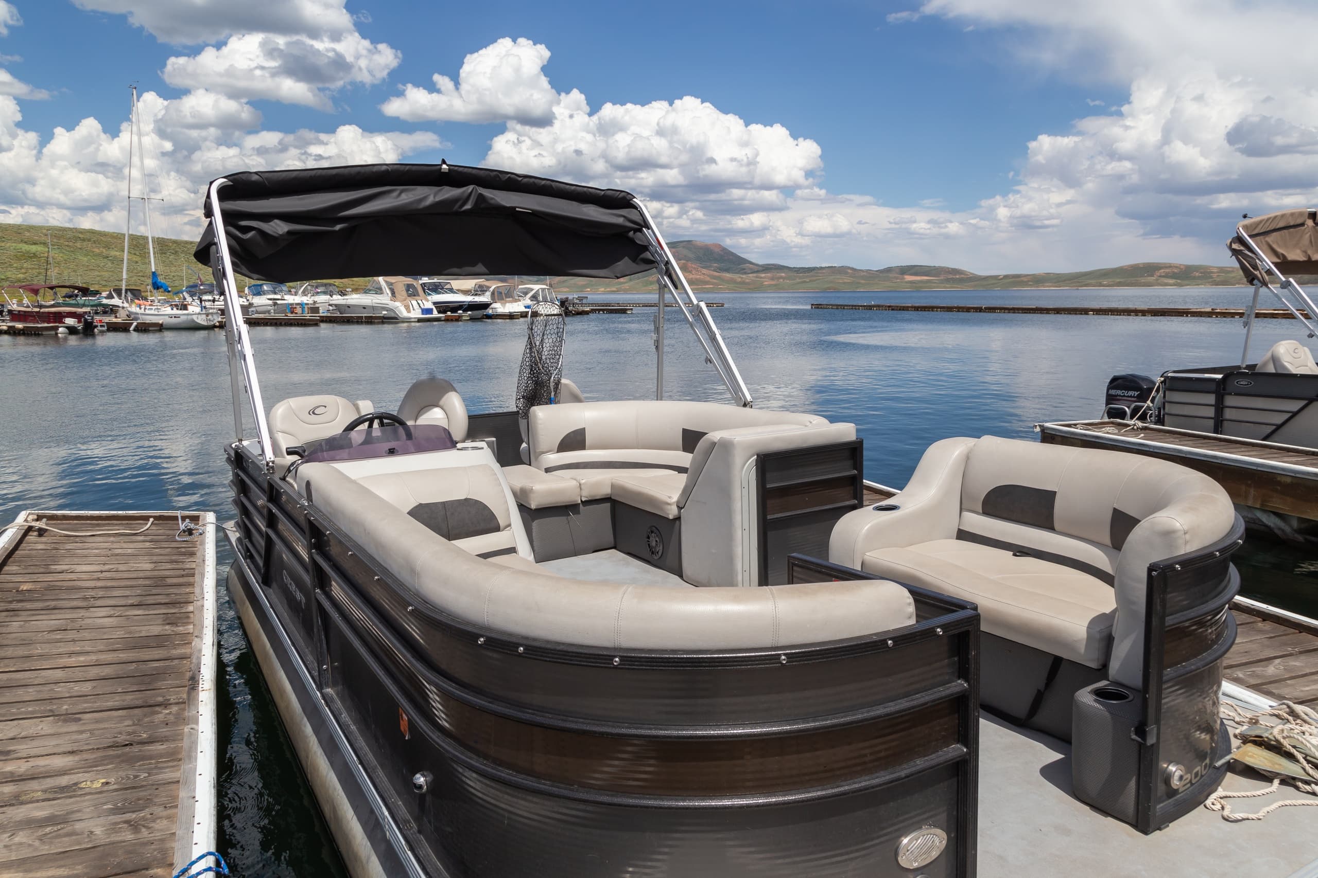 20' Pontoon w/115 hp
