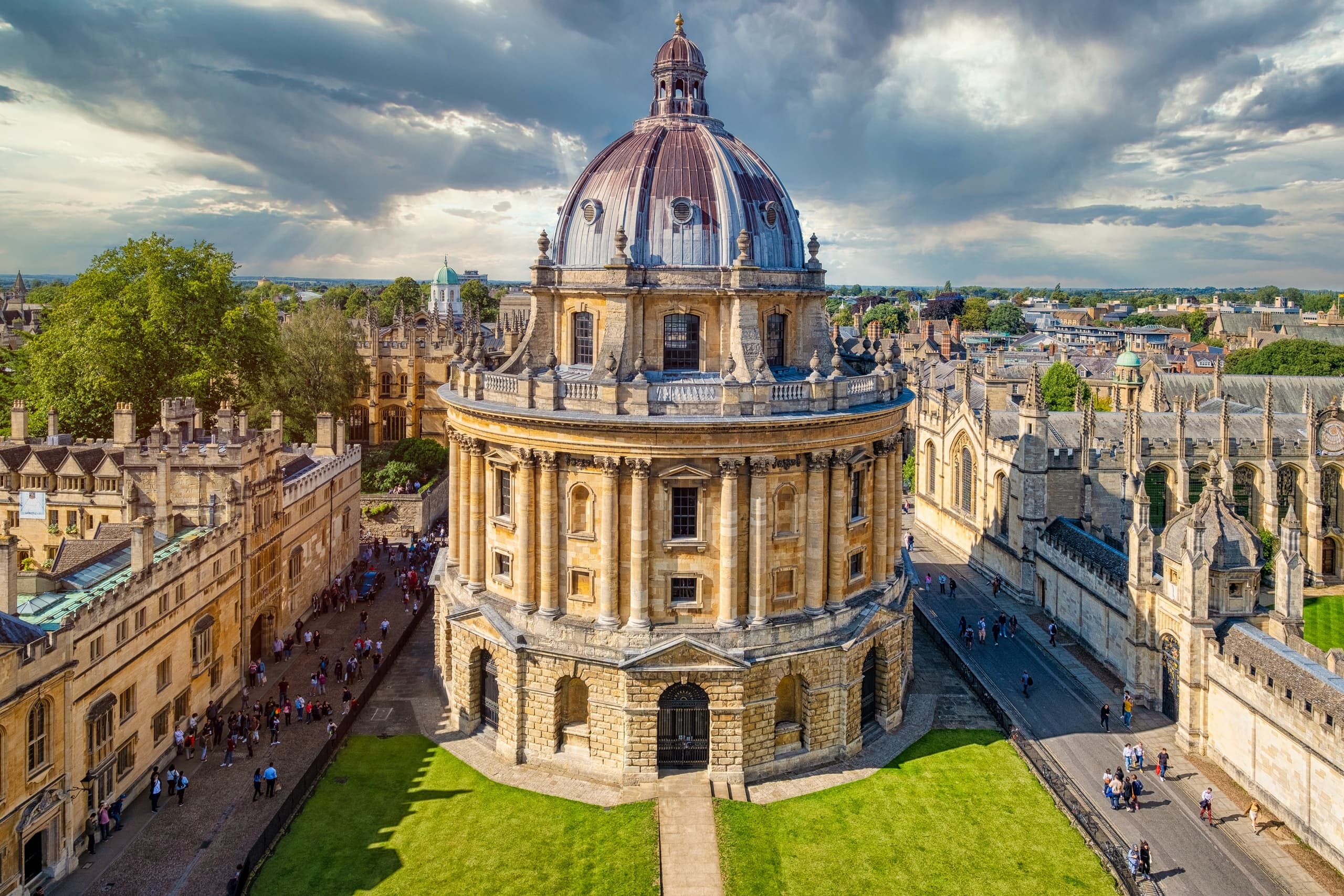 Private • Oxford University College Walking Tour Led by University Alumni