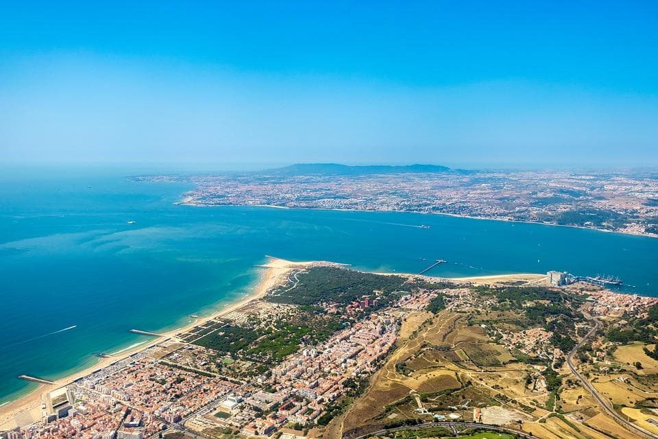 Lisbon Airport Transfer - Caparica / Almada