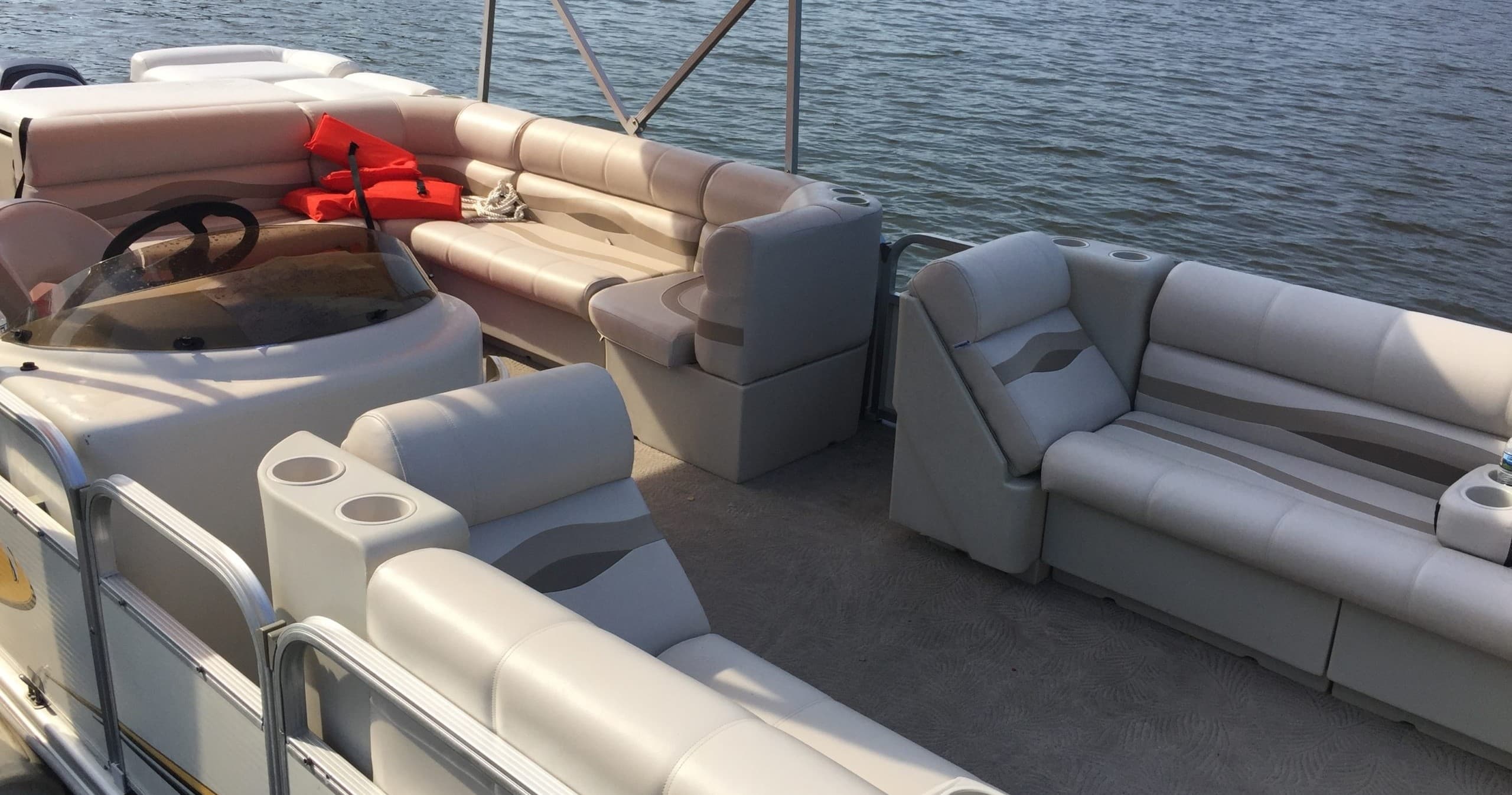 26′ Bennington Pontoon