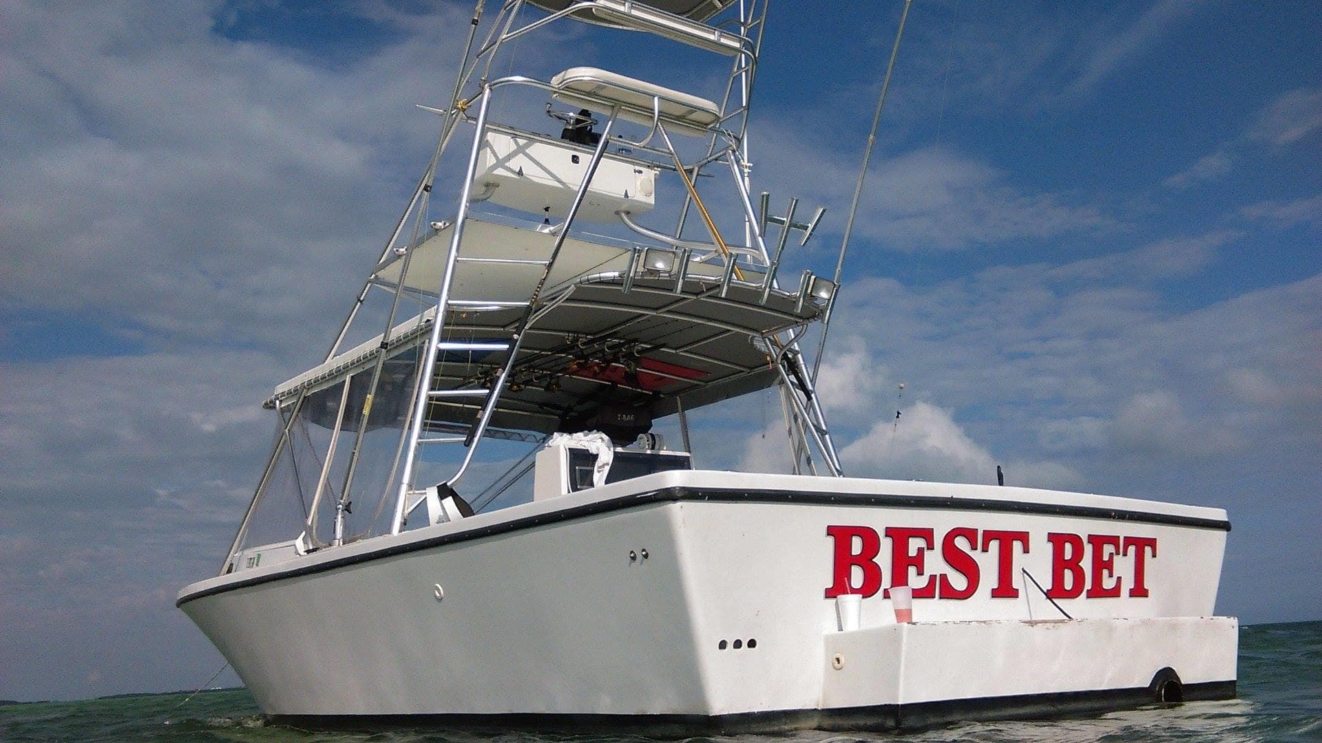 Fishing Aboard 30’ Island Hopper