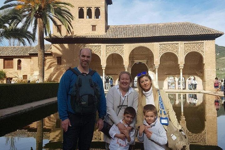 Alhambra Familiar Visita Privada Con Palacios Nazaríes-Entrada con Guía Oficial