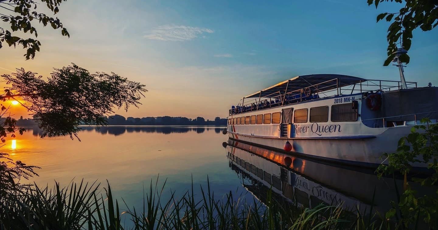 Laghi di Mantova e Oasi della Vallazza: una navigazione senza tempo