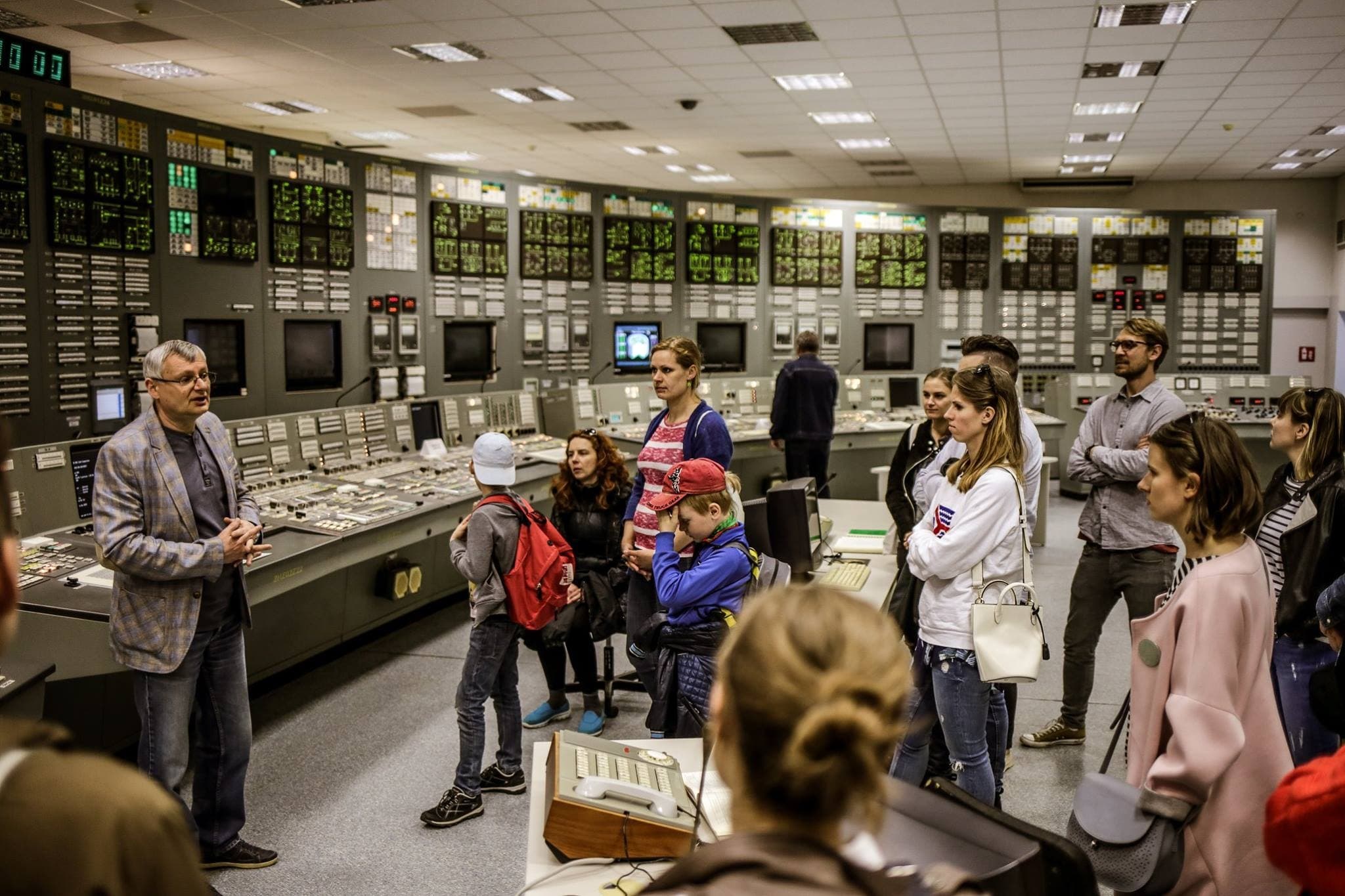 Tour to IAE control room's simulator