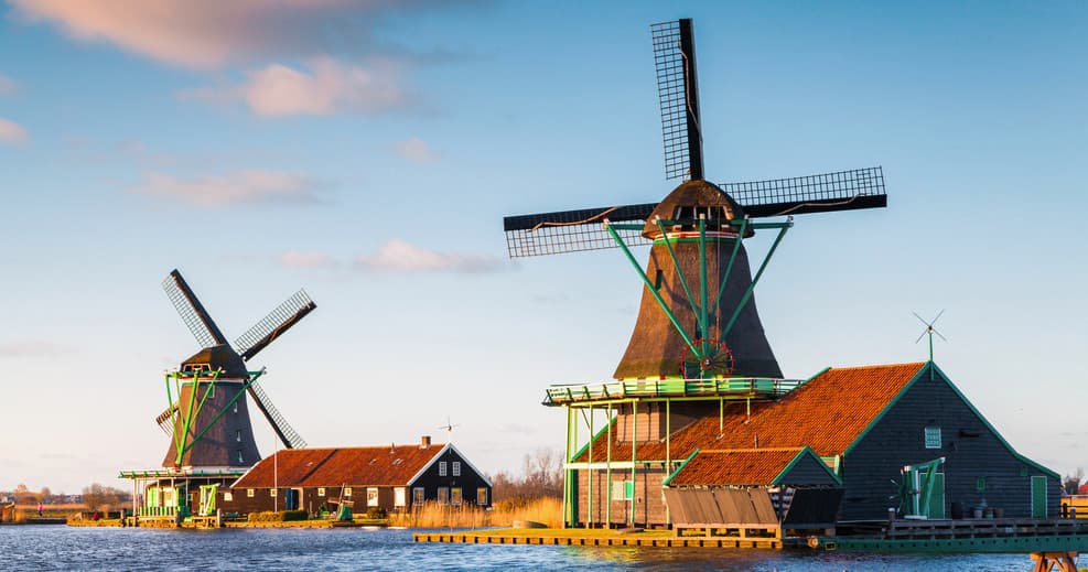 Private Day Trip to Zaanse Schans Windmills, Edam, Volendam y Marken