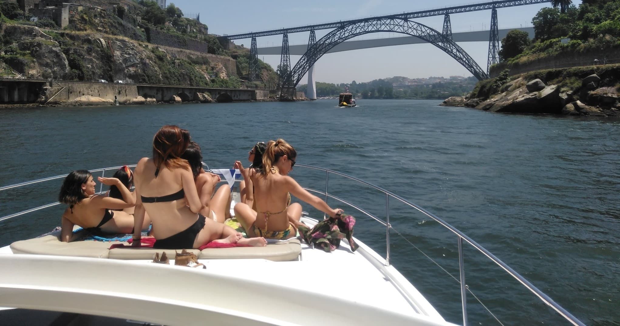 Passeio Privado em Iate - Porto e Douro - 2 Horas PRESTIGE 42S