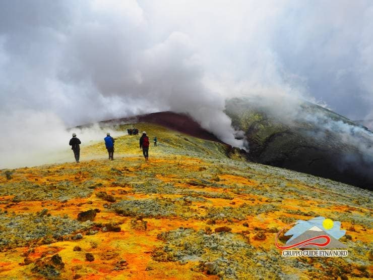 Escursione Crateri Sommitali da Etna Nord con Mezzi 4x4 ( Andata e Ritorno)