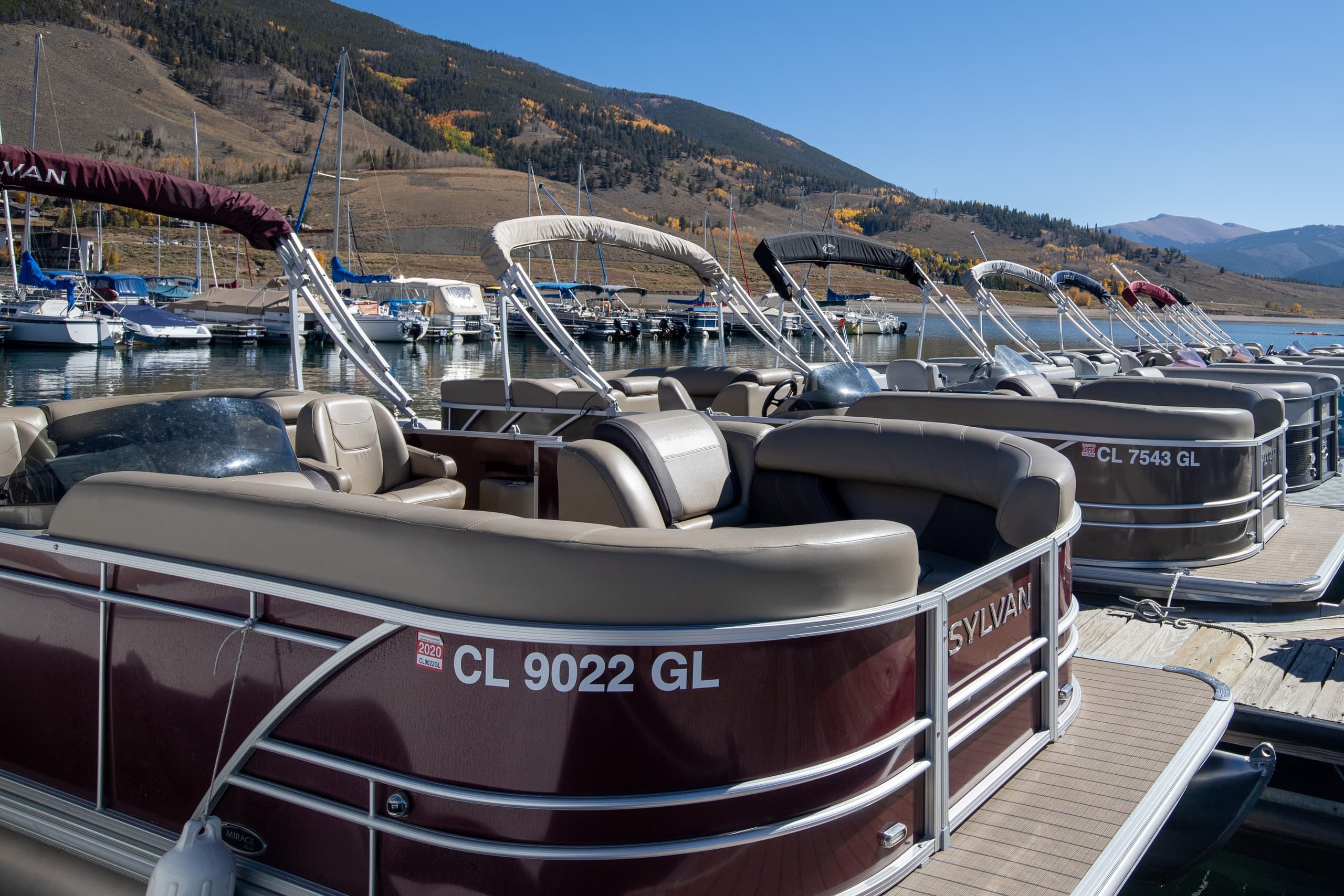 Pontoon 22’ - Up to 11 People