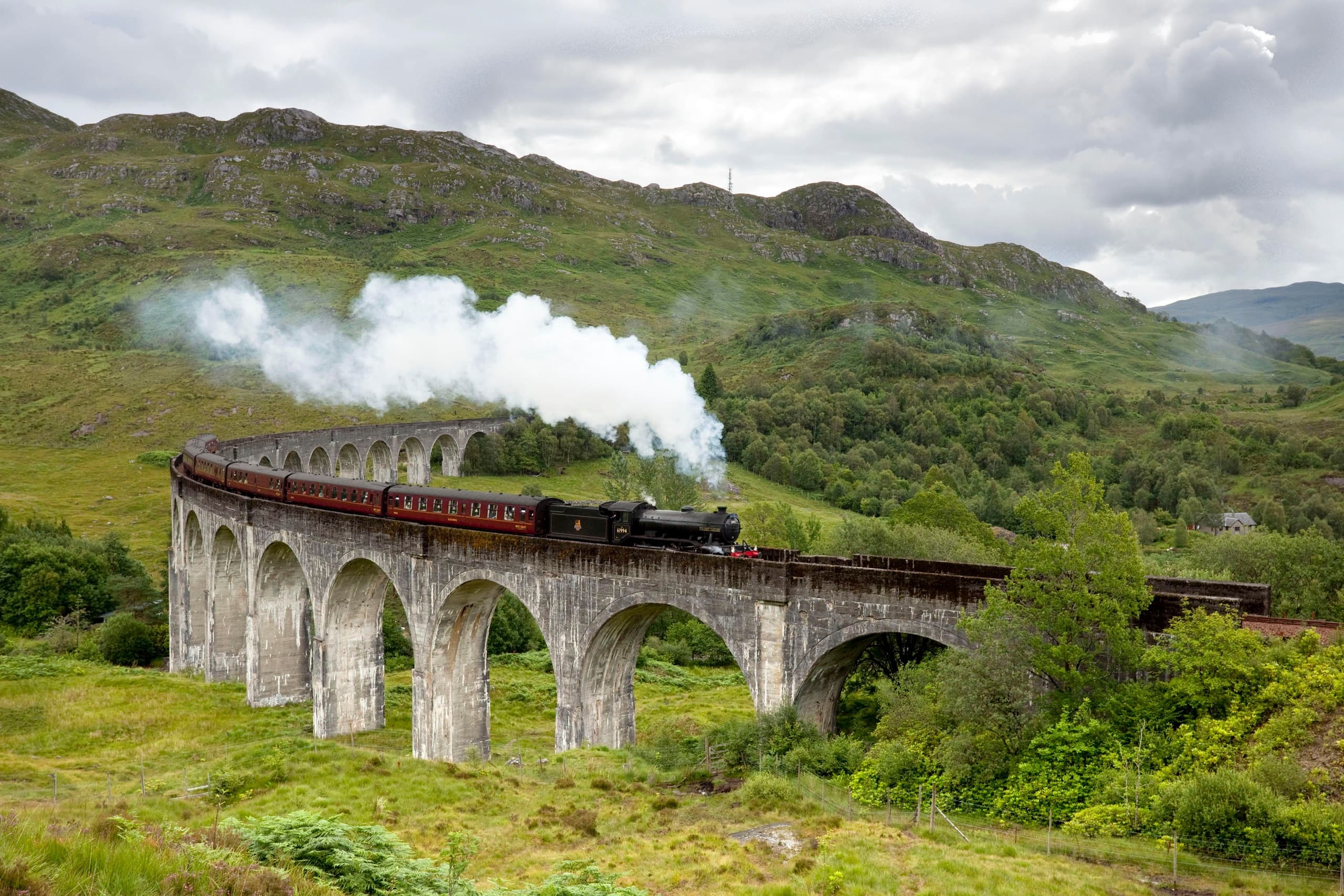 From Edinburgh: 2-day Jacobite Steam Train & The Great Glen