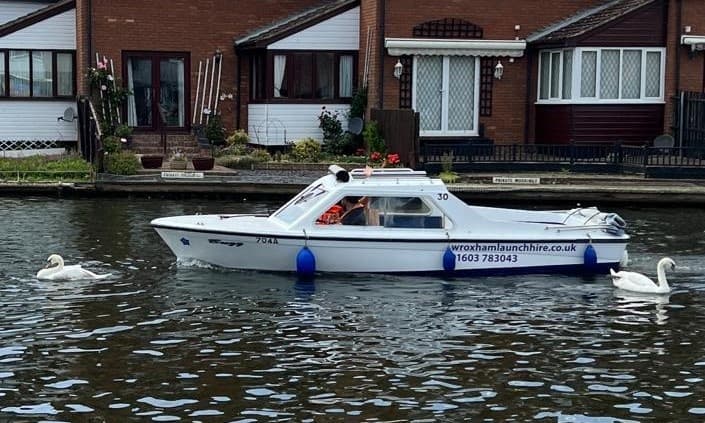 6 Seater Electric Day Boat - Hire By The Hour