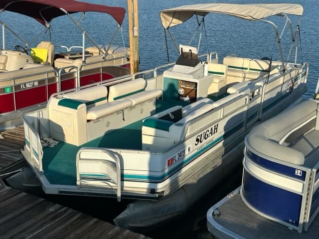 #36 24' Sun Tracker pontoon (sugar) seats 14