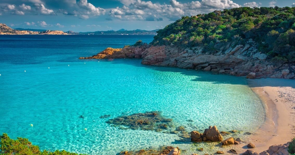 Tour in barca ibrida all’Arcipelago di La Maddalena con aperitivo a bordo – Esperienza ecosostenibile