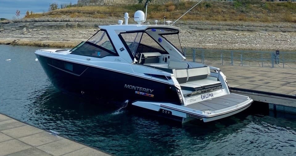 38ft - Monterey 378 Super Express Encima""