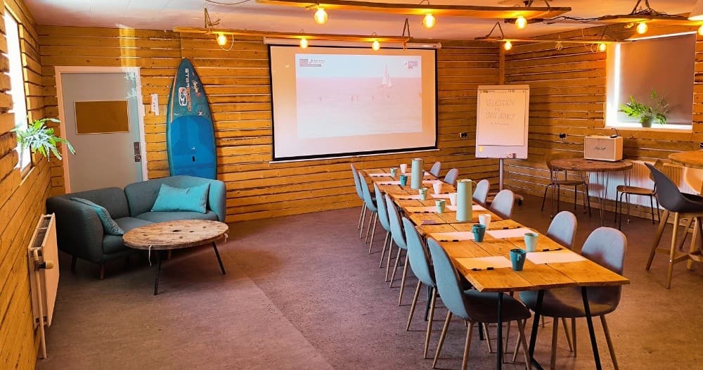 SURFERS ROOM - HEL DAG