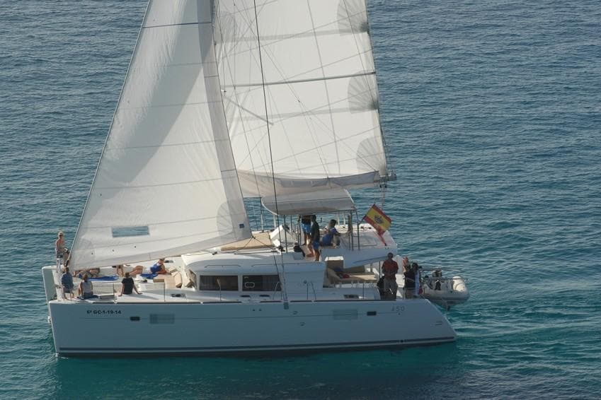 Catamarán Magic Deluxe: Excursión de 4h desde Morro Jable