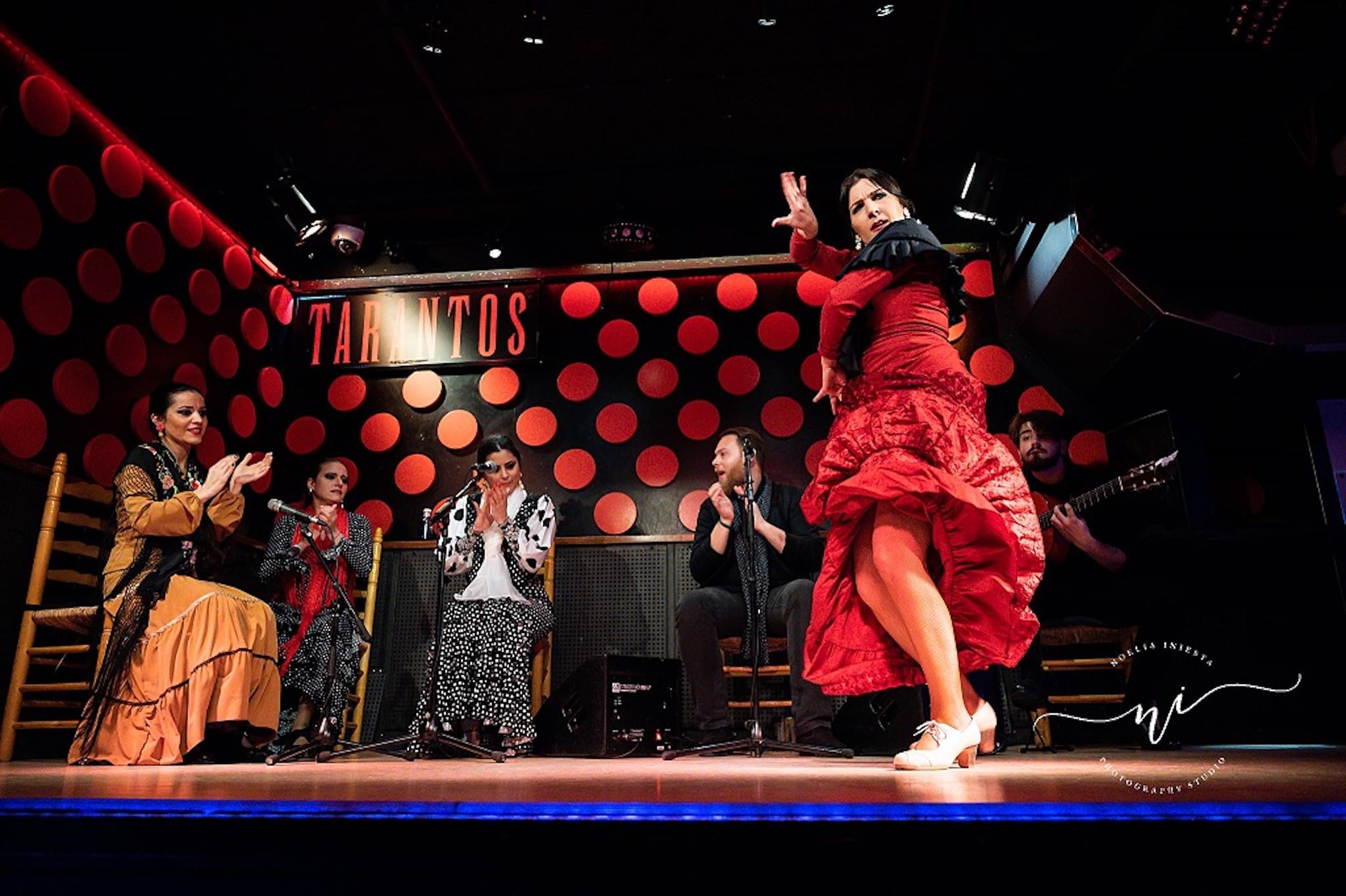 Barcelona Gothic Quarter Tour & Flamenco Show