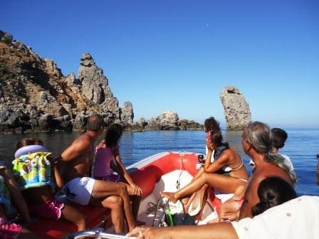 Giro dell'isola del Giglio in gommone e snorkeling
