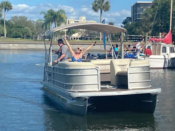 22' Cruising Pontoon Boat - Sweetwater