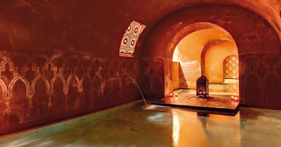 Granada Musulmana: Visita Guiada Alhambra y Baños Árabes ( masaje incluido )