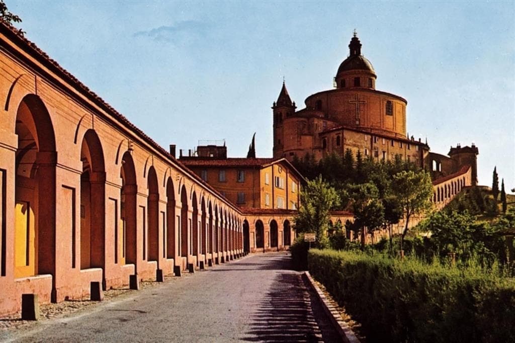 Bologna porticoes & San Luca Express with private guide