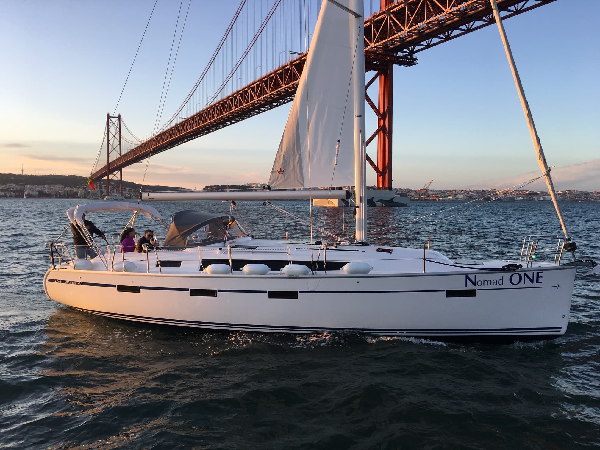 Passeio de Barco Privado em Lisboa no rio Tejo - BEST SELLER!