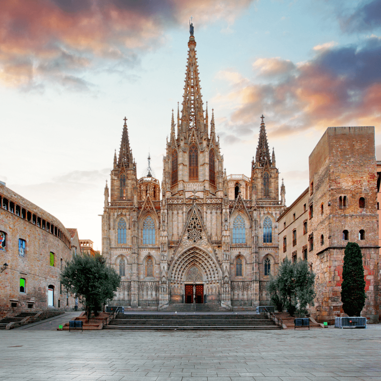 Barcelona: walking tour of the Gothic Quarter and boat ride