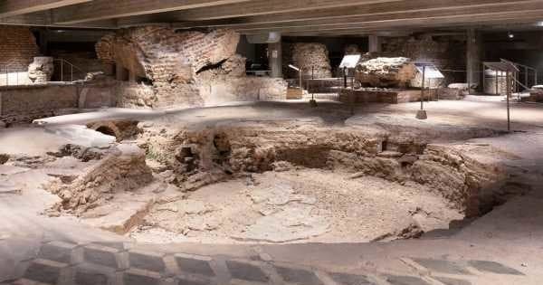 Private Cathedral & Archaeological Area Tour: In the Footsteps of Indiana Jones