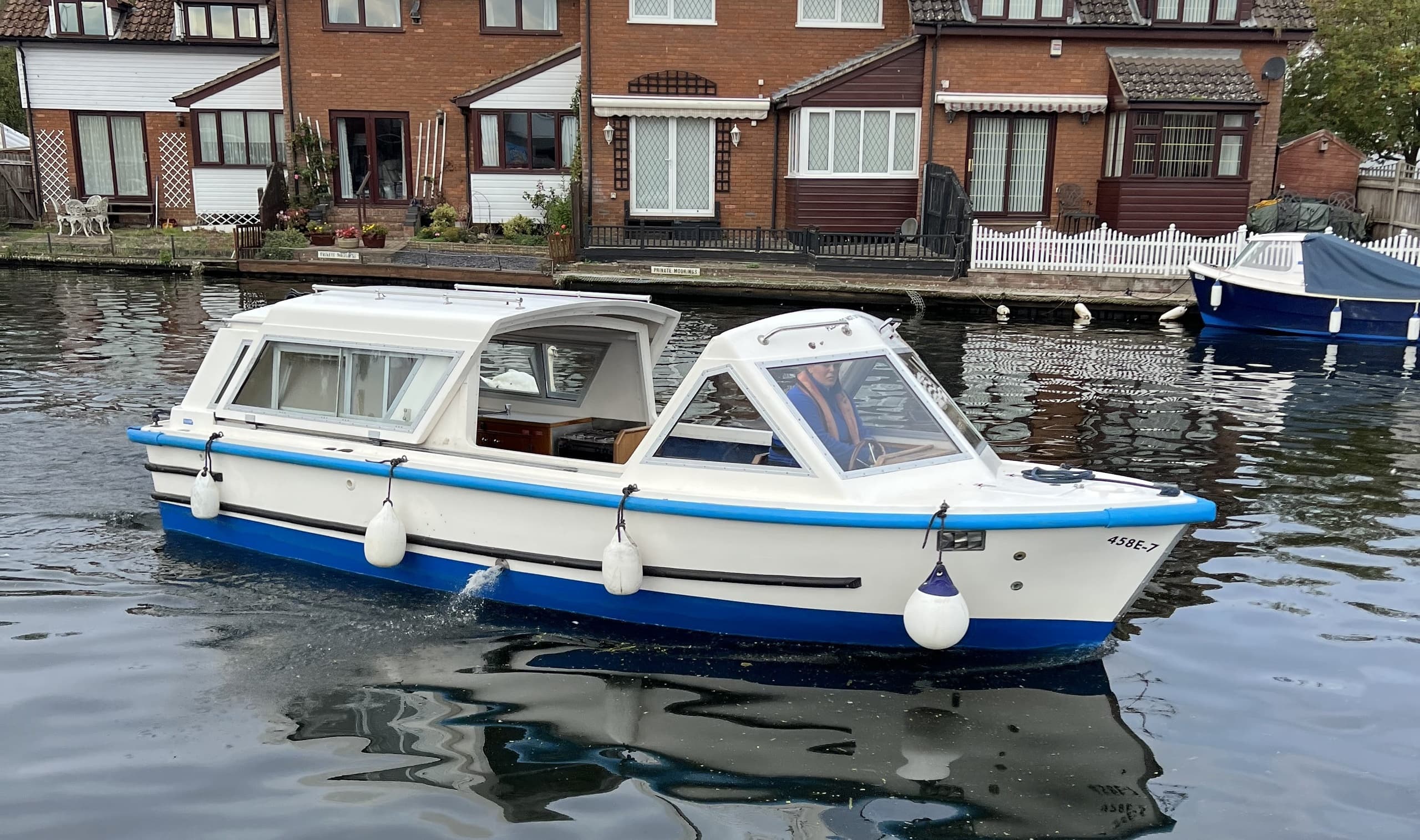 7 Seater Picnic Boat - Hire By The Day