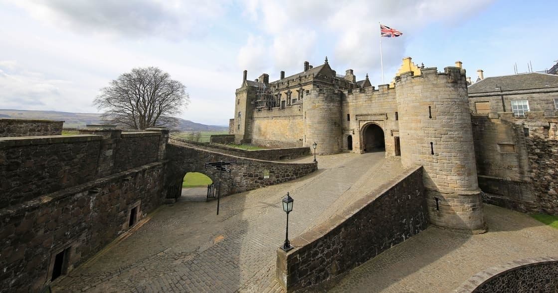 From Edinburgh: Rosslyn Chapel, Stirling Castle & Dunfermline Abbey