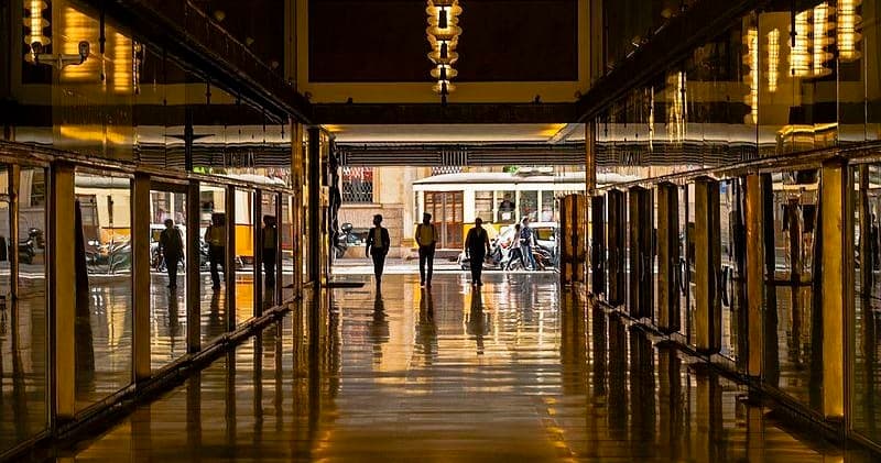 Explore the Fashion Streets in Milan- Semi Private Tour