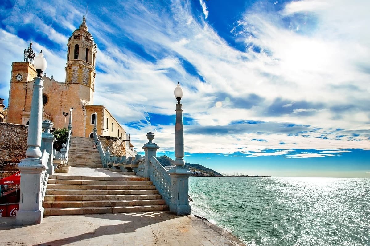 Excursión en velero en Sitges, tour guiado en Sitges y visita a la bodega urbana