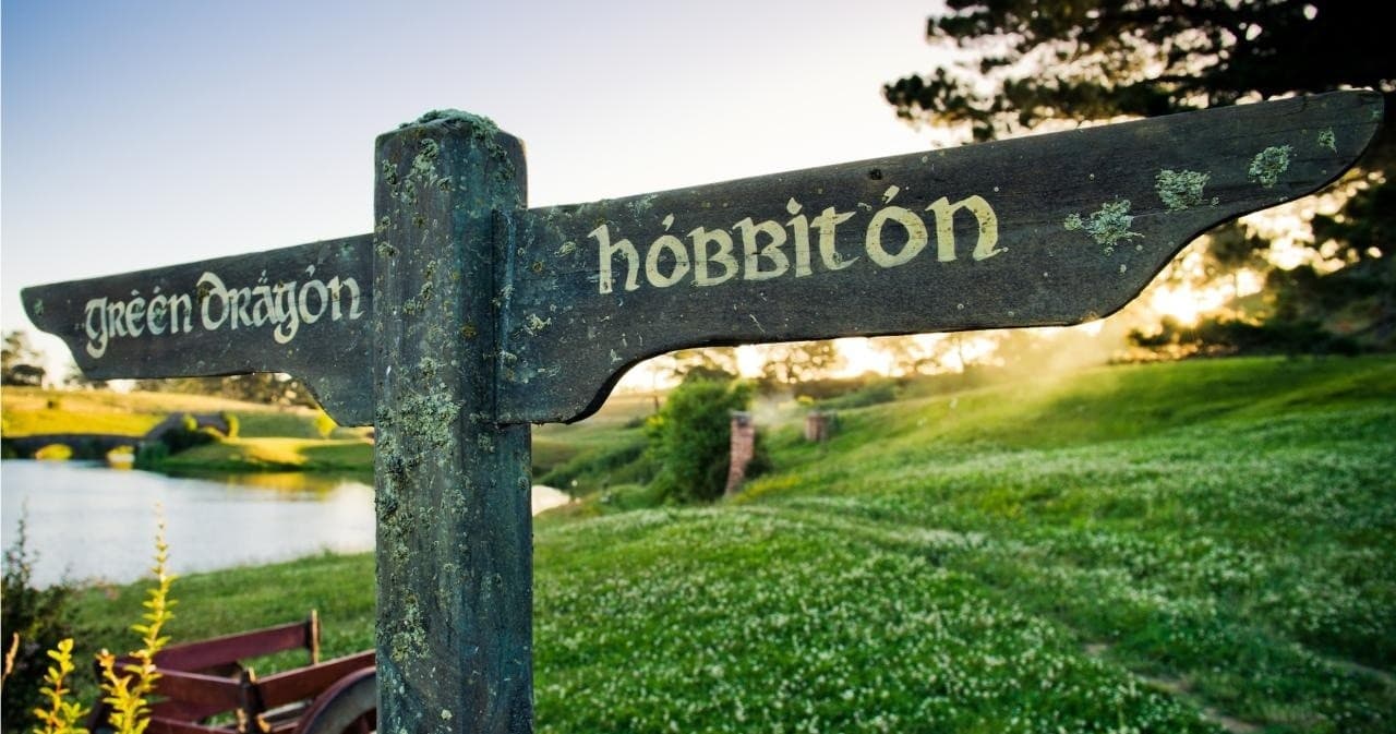 Auckland to Waitomo Caves, Hobbiton and Rotorua 2 Day Private Tour