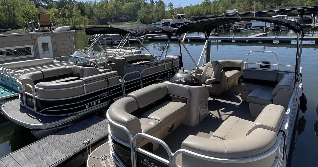 Backstreet Buoys - 22ft Suntracker Pontoon Rental