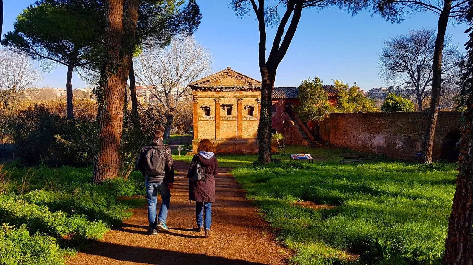 La Valle della Caffarella a piedi